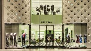 Prada completes $1.375 billion acquisition of Versace